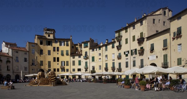 Medieval houses in a Roman amphitheatre