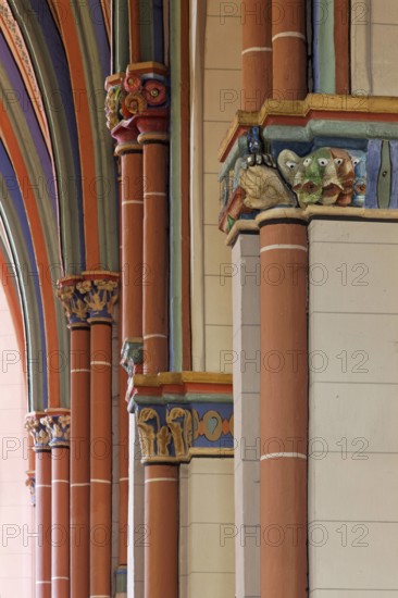 Modern capital on the south side of the nave, created in 1992 by Titus Reinartz to replace the