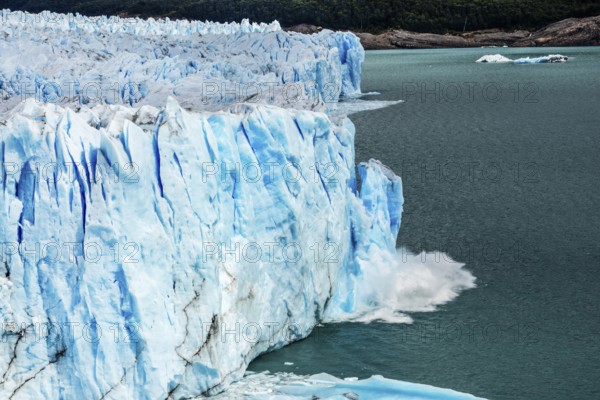Large piece of glacier breaks off, Perito Moreno Glacier, Los Glaciares National Park, Santa Cruz,