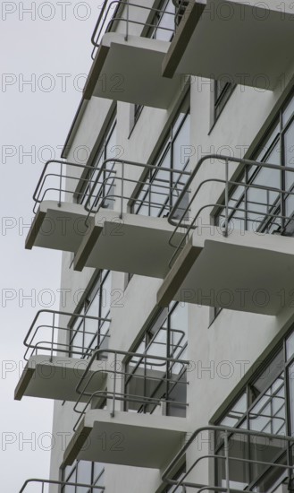 Dessau, Bauhaus, Prellerhaus 1925-26 by Walter Gropius, balconies of the east façade, oblique view
