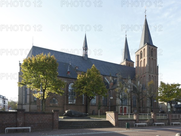 View from the north-east, in front of the fallen warrior by Ewald Mataré, St., Sankt, Saint