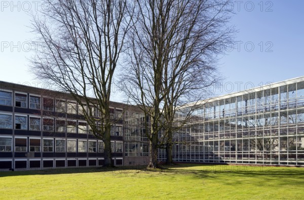 Egon Eiermann 1951-56, administration building and glass connecting corridor to the warehouse tower