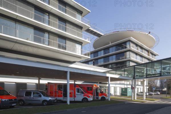 Centre for Operative Medicine II with ambulance and helipad