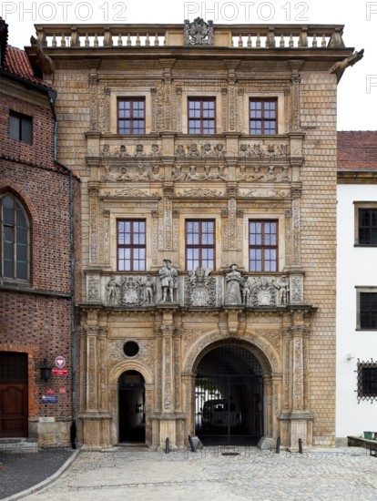 Begun in 1544, above the passageway figures of Duke George II and Barbara of Brandenburg, above