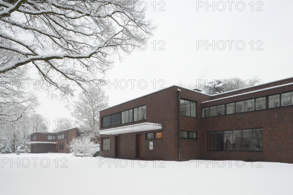 Built between 1928 and 1930 by Ludwig Mies van der Rohe as a residential building, street side