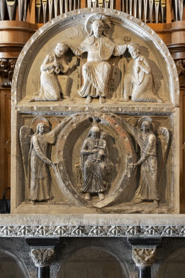 Maastricht, Basiliek van Sint Servaas (Basilica of St Servatius), double relief in the westwork