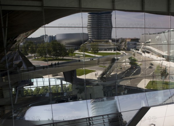 BMW site, BMW tower block by Karl Schwanzer (1972) as a reflection in the BMW world by Coop Himmelb