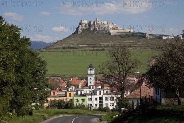 View over the village to the east towards Zipser Castle