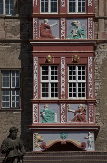 Wolfgangbau 1538-39 by Andreas Günther, western oriel on the courtyard side with sculptural