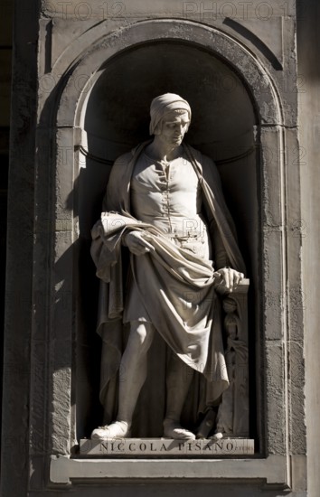 Sculpture by Niccola Pisano on the façade