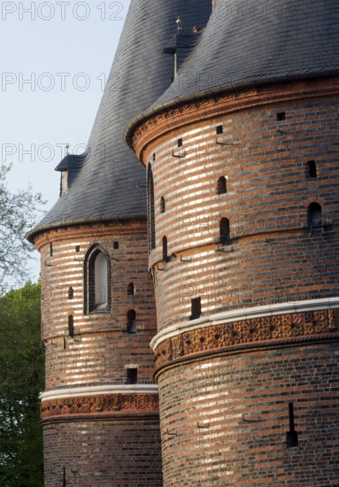 Field side with terracotta decoration