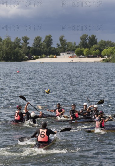 Erftstadt, Liblarer See, canoe polo WSF Liblar, lido in the background