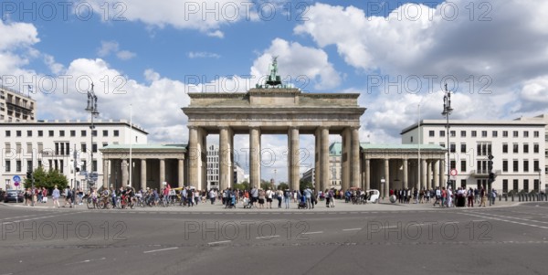 1788-91 by Carl Gotthard Langhans, view from the Straße des 17. Juni towards the east