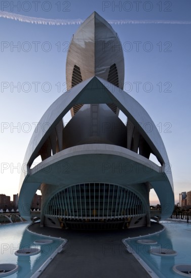 City of Arts and Sciences (cat./val. Ciutat de les Arts i de les Ciències), opera house QUEEN