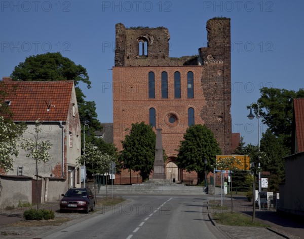View from the west with west tower destroyed in 1945, modern additions after 2000, St., Sankt,