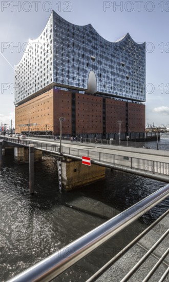 Hamburg, Elbphilharmonie, view from the north-east over the Mahatma Gandhi Bridge, designed by