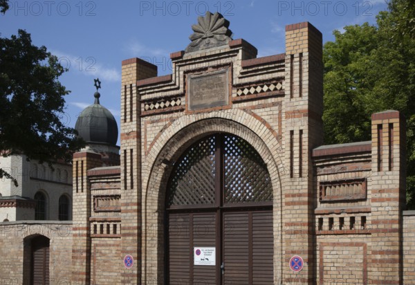 Halle, Jewish cemetery. Halle S Humboldtstraße Jewish cemetery Portal building from 1869 left Tower