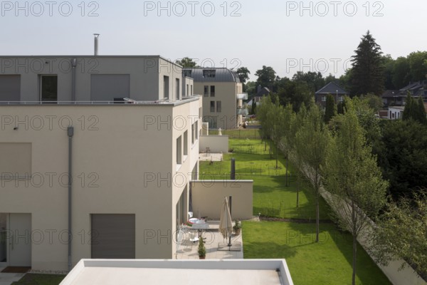 Krefeld, Rott housing estate, Reymann Architekten 2018, houses 5-1, garden side
