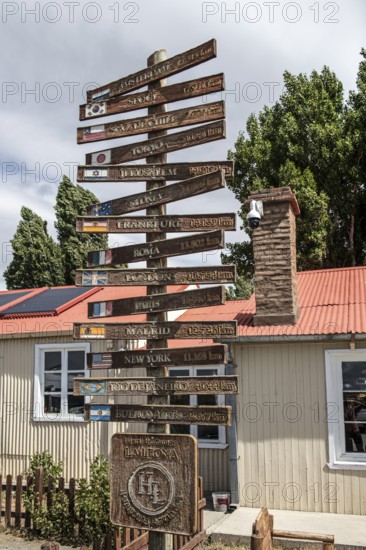 La Leona mile marker on the Ruta 40, Los Glaciares National Park, Santa Cruz, Patagonia, Argentina,