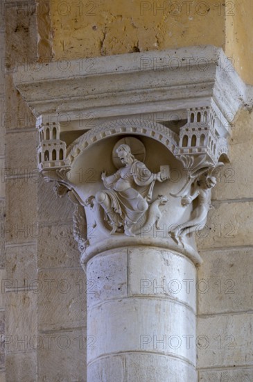 Plaimpied-Givaudins, Church of Saint-Martin from 1080, capital with the Temptation of Christ,