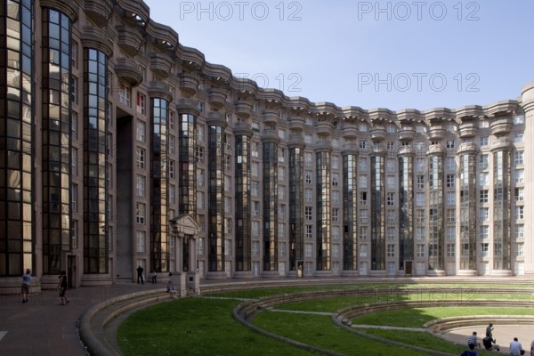 Palacio de Abraxas 1982 by Ricardo Bofill, inner courtyard