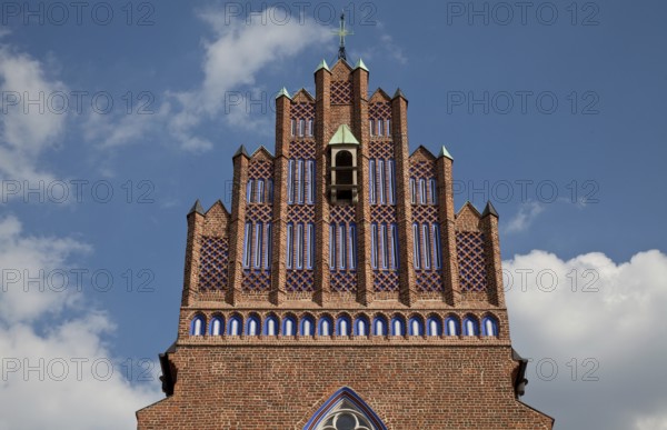 Decorative gable in the west, St., Saint, Saint