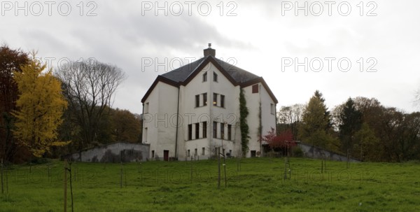 Wylerberg House was built in 1921-1924 in the Expressionist style according to a design by Otto