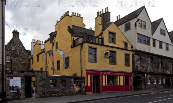Plastered half-timbered building from around 1570, street frontage at Canongate No 140
