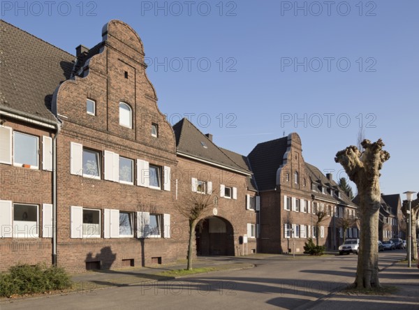 Architects Girmes & Oediger 1921, gatehouse on Ter-Meer-Platz