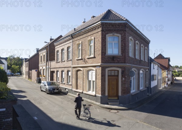 Erftstadt-Bliesheim, corner building Frankenstraße 42