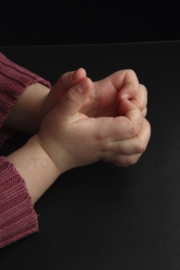 Hand of a child, 5 fingers, 5 fingers, thumb, palm, hands, fingertips, finger-tip