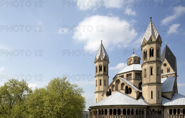 View from the north-east of the cloverleaf choir and crossing tower, St., Sankt, Saint
