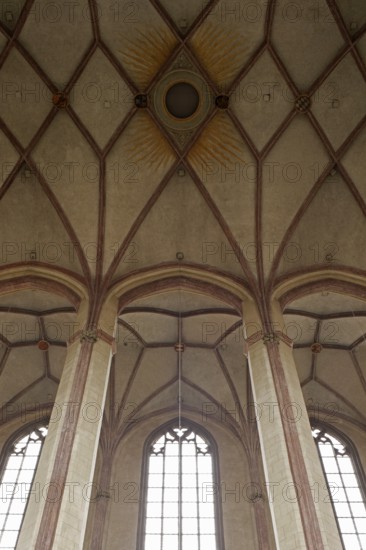 Nave, view of the north-eastern pillars and the vault of the side aisle, St., Sankt, Saint