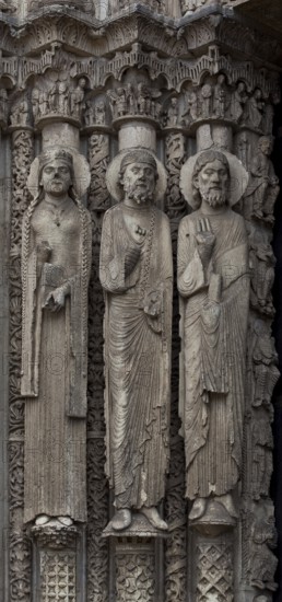 1195-1260 Main construction period, west façade, royal portals 1145-70 with biblical kings, queens,