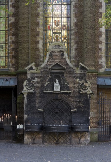 Candle chapel, candles on the north wall with window, St., Sankt, Saint