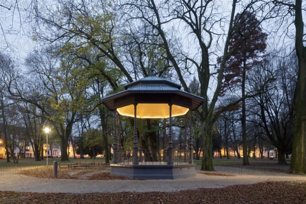 Pavilion with new lighting, restored by the Krefeld Monument Foundation and Klaus Reymann