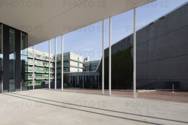 Student Service Centre (SSC) by Aachen architects kadawittfeld 2015, behind it the large lecture