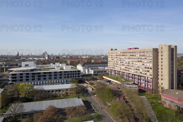 Centre for Operative Medicine II with helipad, in the background Düsseldorf city centre, on the