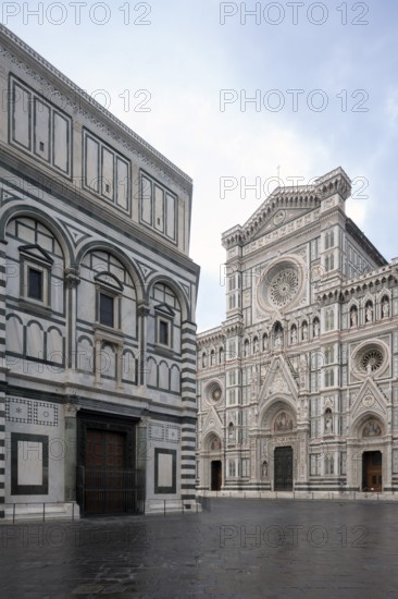 Florence, Firenze, Cathedral, Duomo Santa Maria del Fiore, Baptistery San Giovanni from southwest,