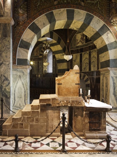 Gallery in the octagon, throne of Charlemagne, imperial throne