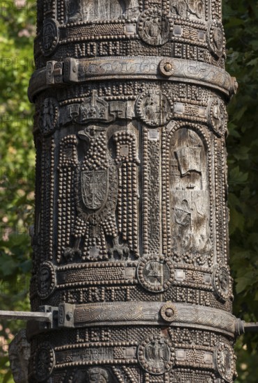 Mainz, market square in front of the cathedral, nail column from the First World War