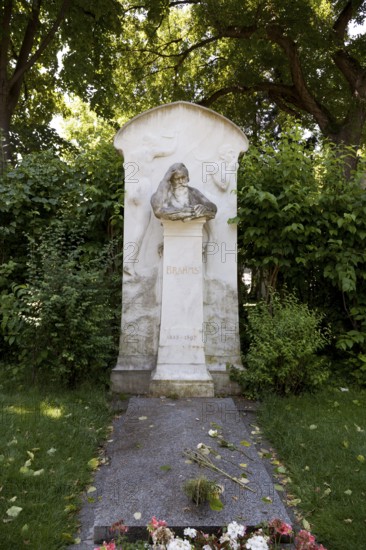 Vienna, graves of honour at the Central Cemetery