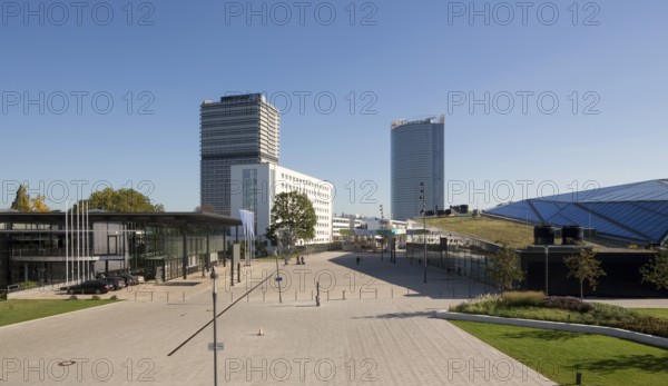 United Nations Square, Federal Palace, Langer Eugen and Posttower, on the right the World