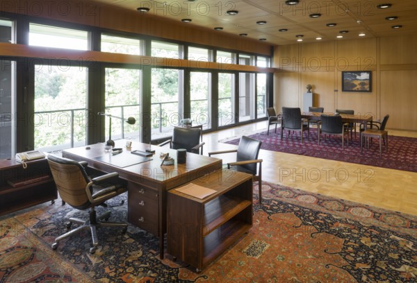 Federal Chancellery building, 1976 to 1999 seat of the Federal Chancellery, architect: Federal