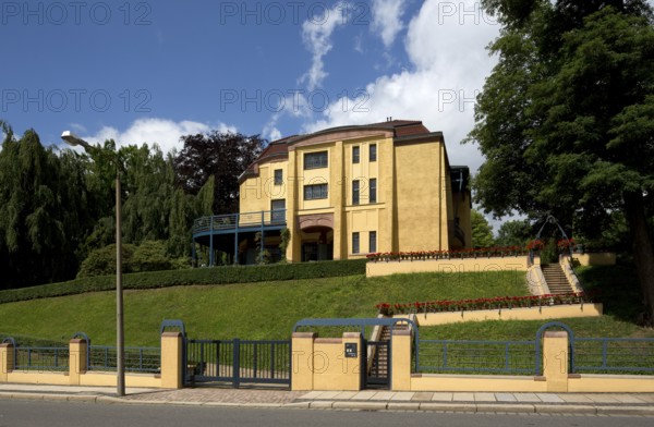 Built in 1902/1903 by Henry van de Velde and extended in 1911. Street view