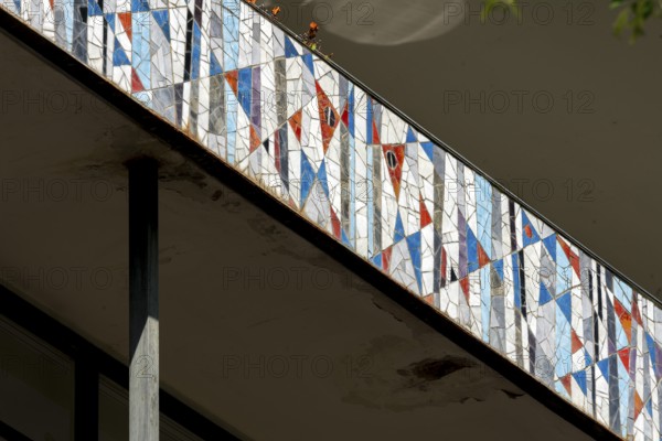 Krefeld, Ostwall 70-75, commercial building with reliefs on the balcony parapets by Curth Georg