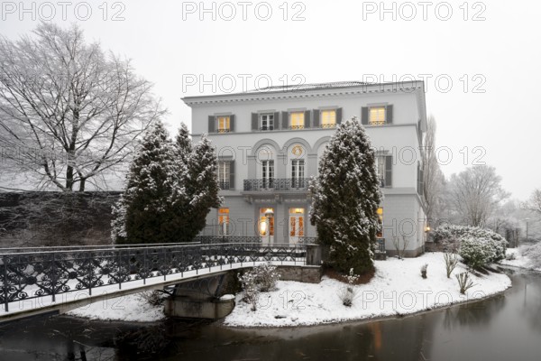 Krefeld, Sollbrüggenpark, Sollbrüggen House, manor house around 1830, south façade, now music