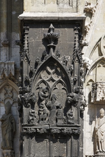 West façade, Isaac sacrifice, St., Saint, Saint