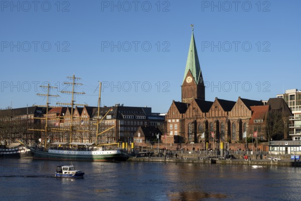Bremen, view over the Weser to the Church of Our Dear Lady