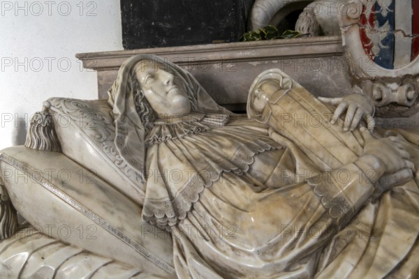 Elizabeth Coke died 1627 with infant baby daughter memorial monument by Nicholas Stone, Bramfield